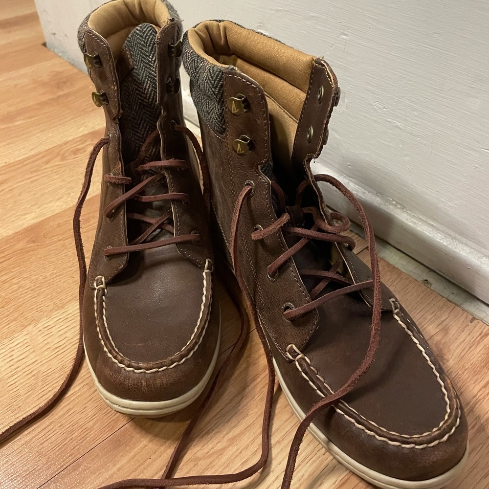 Sperrys boots woman’s size 7